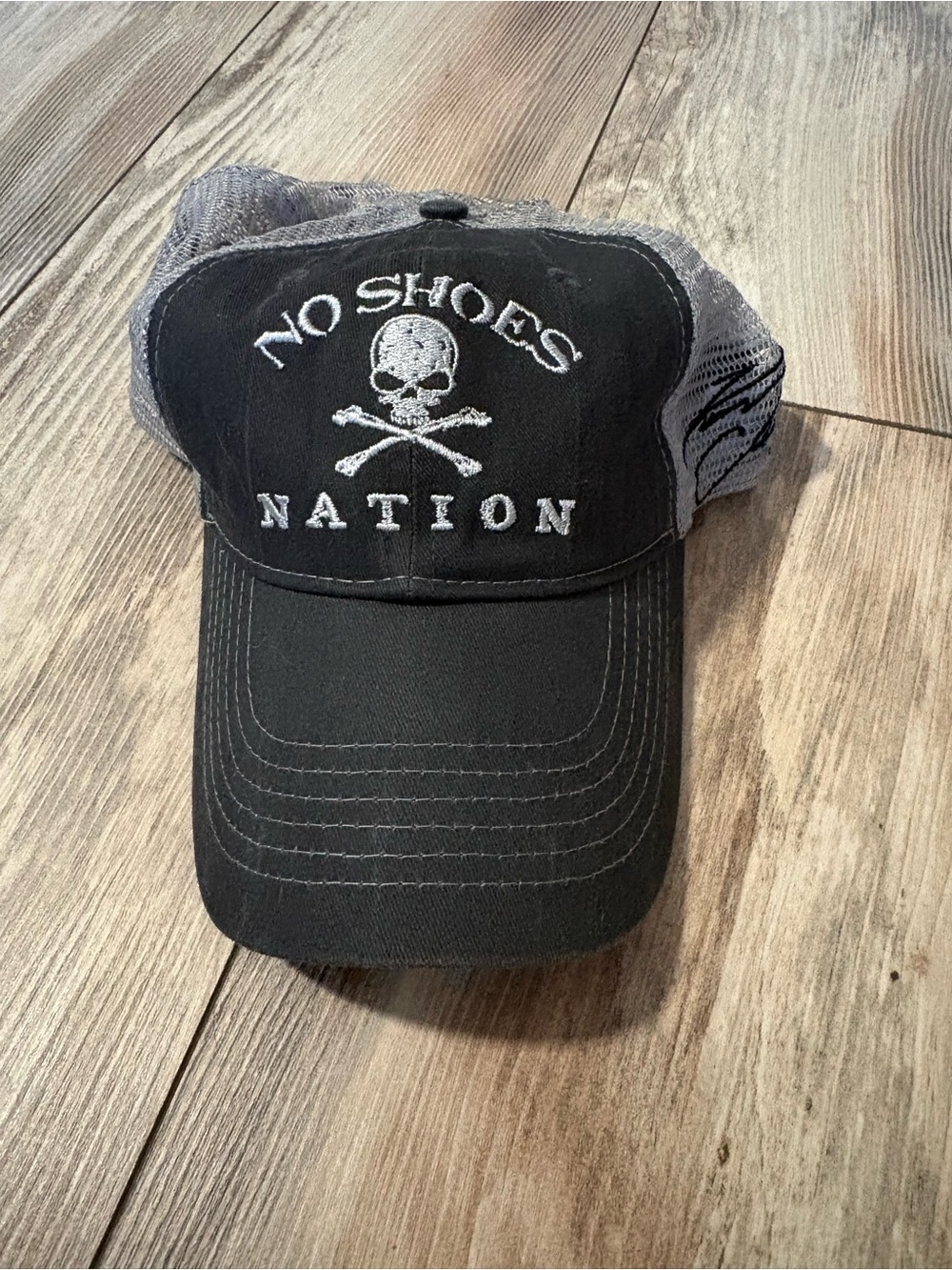 No Shoes Nation Skull Trucker Hat - Black & Gray